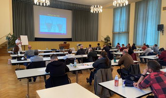 Ansicht der Teilnehmer des Facharztkurses 2022 während eines Vortrages